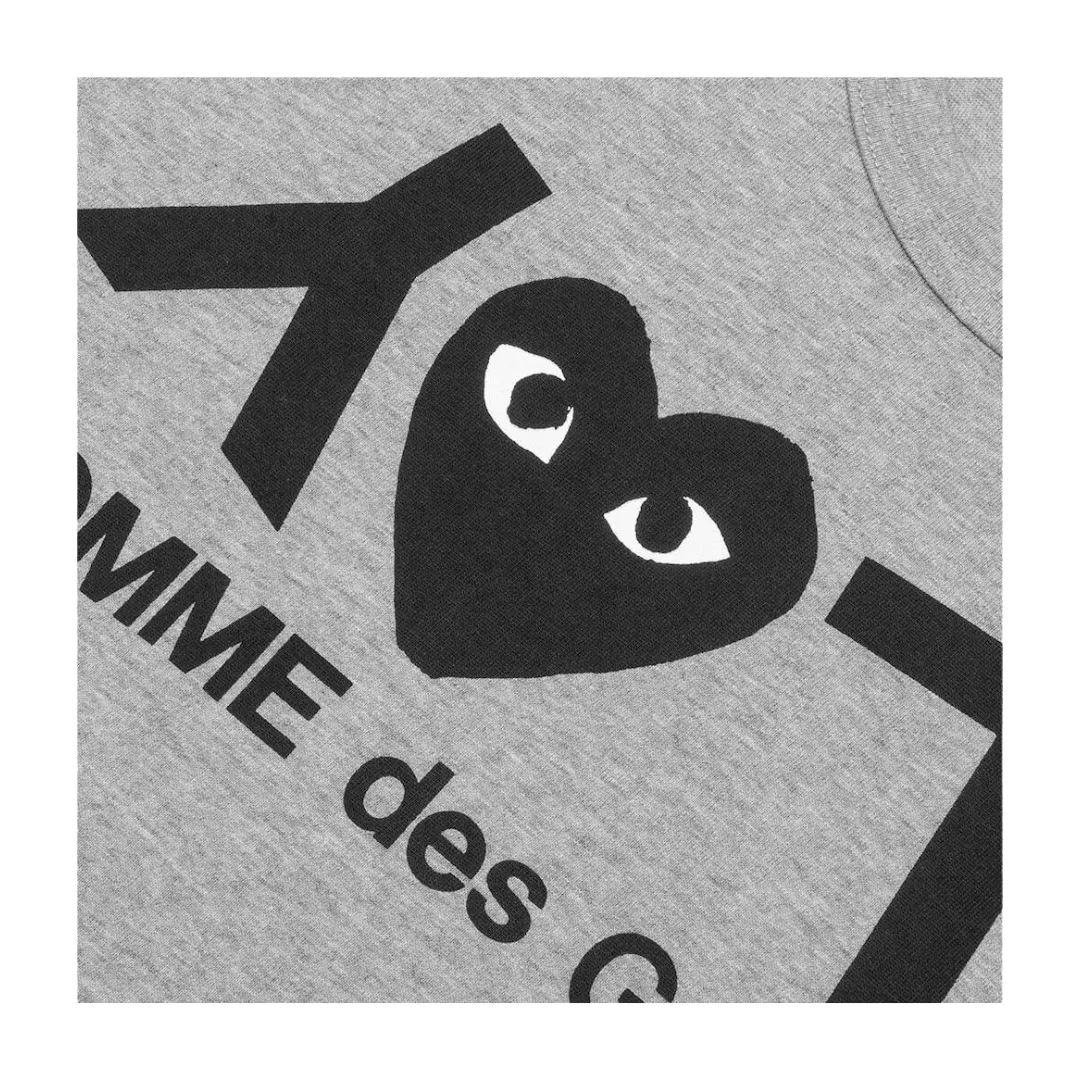 COMME DES GARÇONS PLAY INVERTED TEXT T-SHRIT GREY