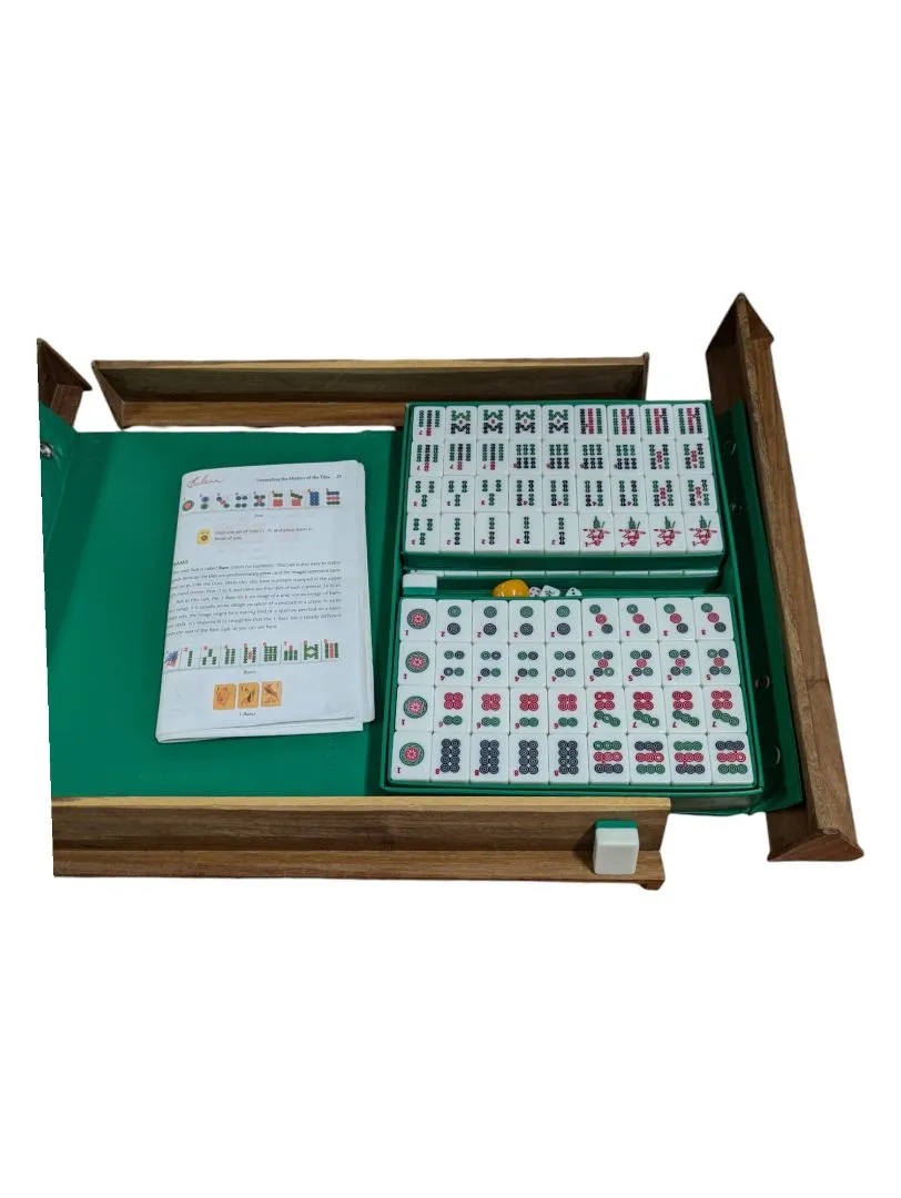 MAHJONG GAME IN GREEN CASE