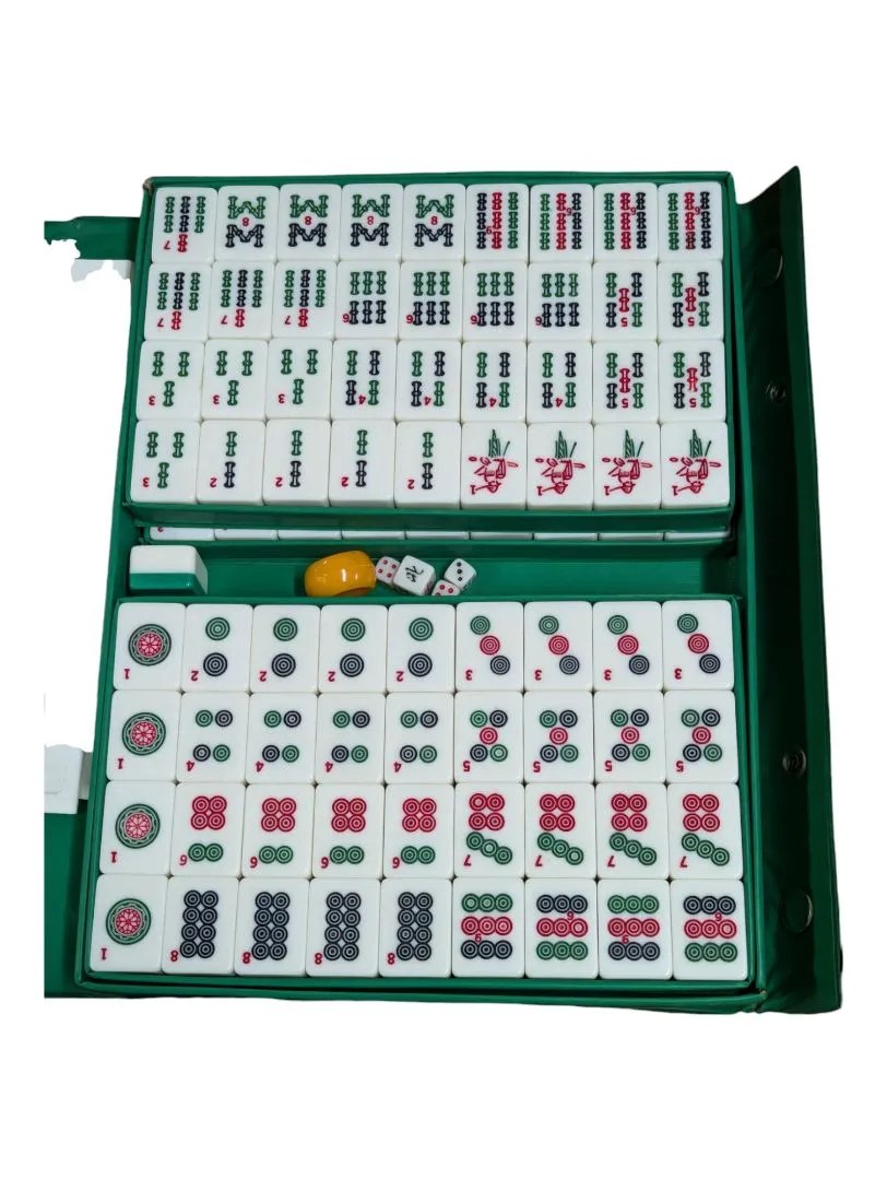 MAHJONG GAME IN GREEN CASE